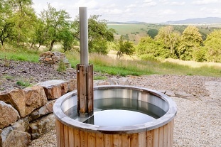 Glamping na samot� - koupac� sud - Vala�sko