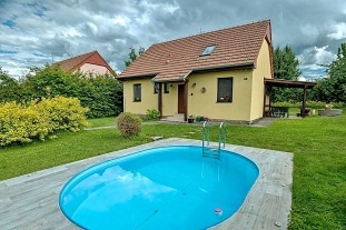 Nov objekt: Chalupa s baznem - esk Kras - Karltejn 1C-012