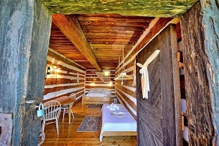 Polorouben chalupa - esk rj - Prachovsk skly