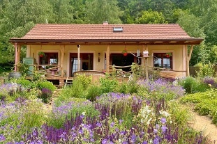 Chata a dva apartmny se zvtky - Kivokltsko