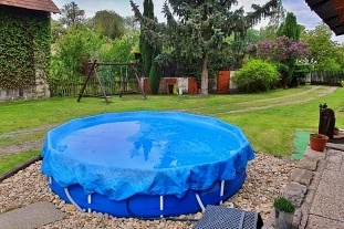 Chalupa s bazénem - hrad Kost - Český ráj