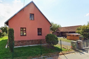 Chalupa se stodolou - CHKO Beskydy - Vset�n