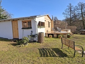 Glamping chata a koupací sud - vodní zámek Blatná