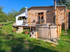 Glamping chata a koupac� sud - vodn� z�mek Blatn�