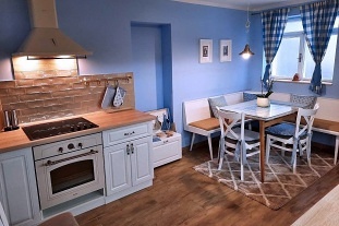 Nov� objekt: Chalupa Slov�cko s baz�nem - hrad Buchlov 1M-354