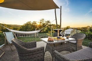 Jurty vinohrad a cyklostezka - glamping park V�hon