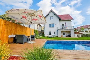 Chalupa s baz�nem - Ch�novsk� jeskyn� - Vyso�ina