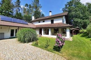 Chalupa s vnit�n�m baz�nem - p�ehrada Trn�vka