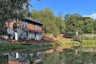 Nov� objekt: Glamping chata - samota a rybolov - Z�mek Lou�e�