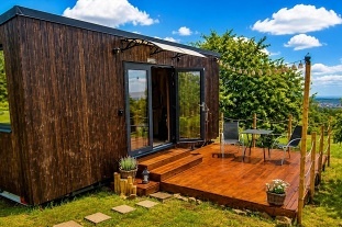 Glamping Ch�iby - hrad Buchlov - B�l� Karpaty