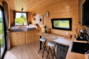 Glamping Ch�iby - hrad Buchlov - B�l� Karpaty