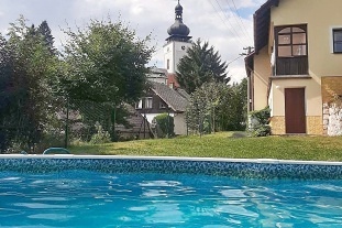 Chalupa a bazén - Dolomitové jeskyně - Železný Brod