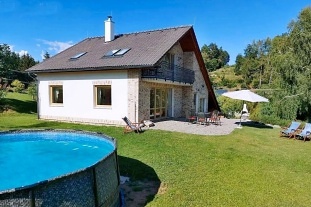 Nov� objekt: Chata s baz�nem - hrad Pecka - Valdov - �esk� r�j 7C-217