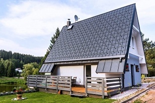 Chata u lesa - s výhledem na rybník - Podkrkonoší