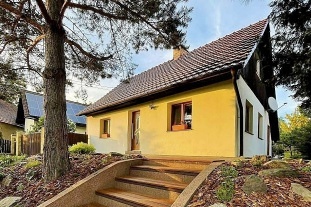 Chalupa s baz�nem - hrad �vihov - Klatovy