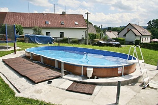 Nov� objekt: Chalupa s baz�nem - hrad Velhartice - �umava