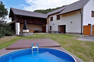 Chalupa s baznem - hrad Helftn - Lipnk