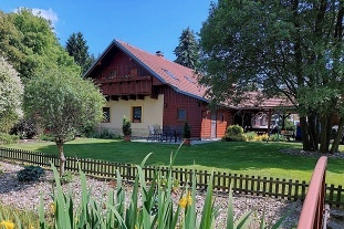 Chalupa s baz�nem - Ba�et�n - �erli�sk� Ml�n