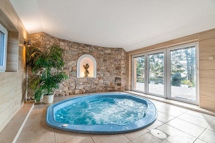 Wellness chalupa a vnitn bazn - Zdobnice