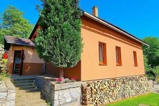 Chalupa s baznem - hrad Bouzov - umperk