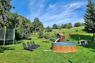 Chalupa s baznem - hrad Bouzov - umperk