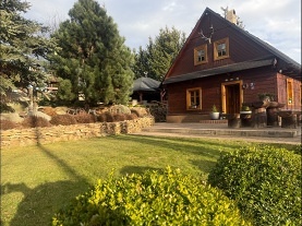 Chalupa s baz�nem a v��ivkou - Toulovcovy Ma�tale