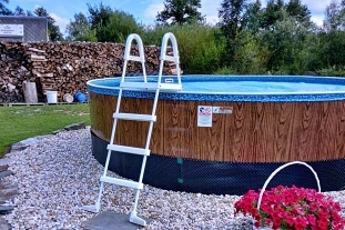 Chalupa s baz�nem - u p�ehrady Lipno - ji�n� �echy