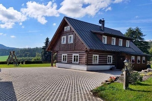 Recenze: Roubenka pod Kozkovem - Zho - esk rj