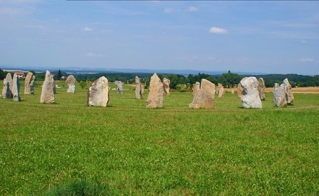 Kam na výlet - Holašovický Stonehenge