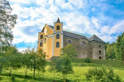 Kostel Nanebevzet Panny Marie - Neratov