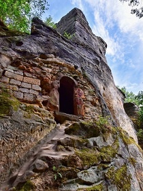 Zcenina hradu Svojkov - Sloup v echch